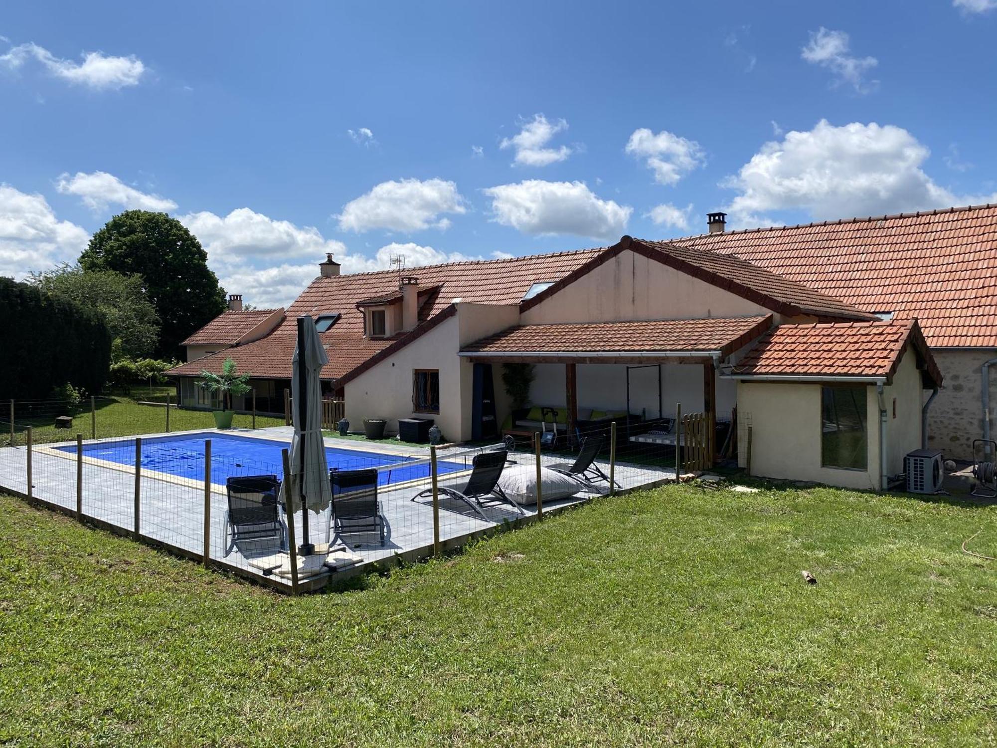 Maison Piscine Et Jacuzzi Saint-Germain-des-Fosses Eksteriør billede