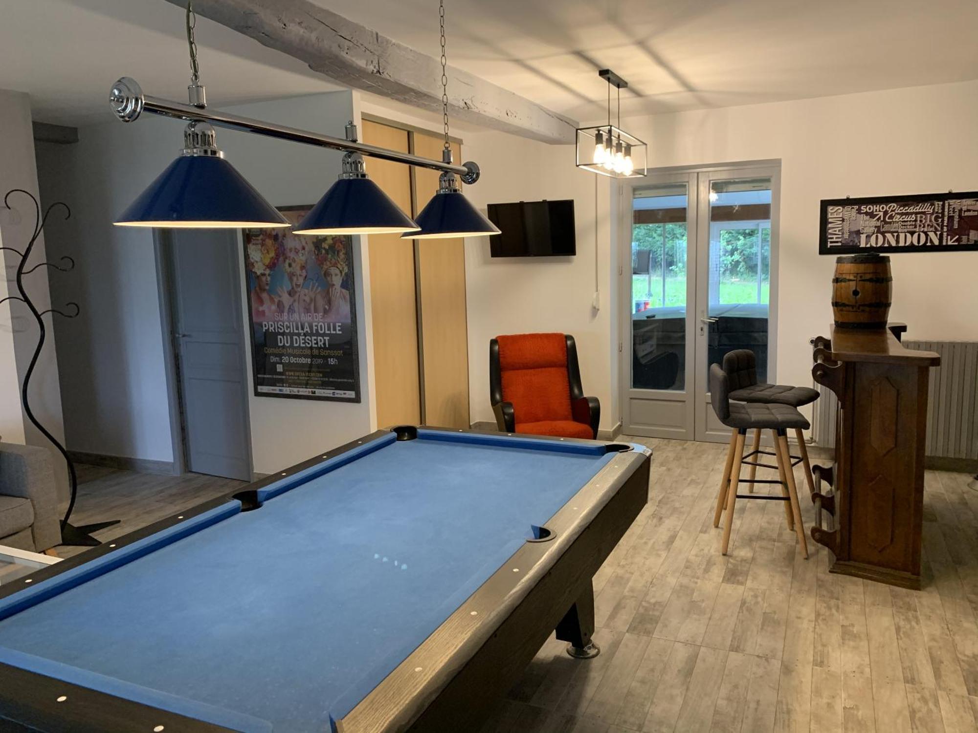 Maison Piscine Et Jacuzzi Saint-Germain-des-Fosses Eksteriør billede