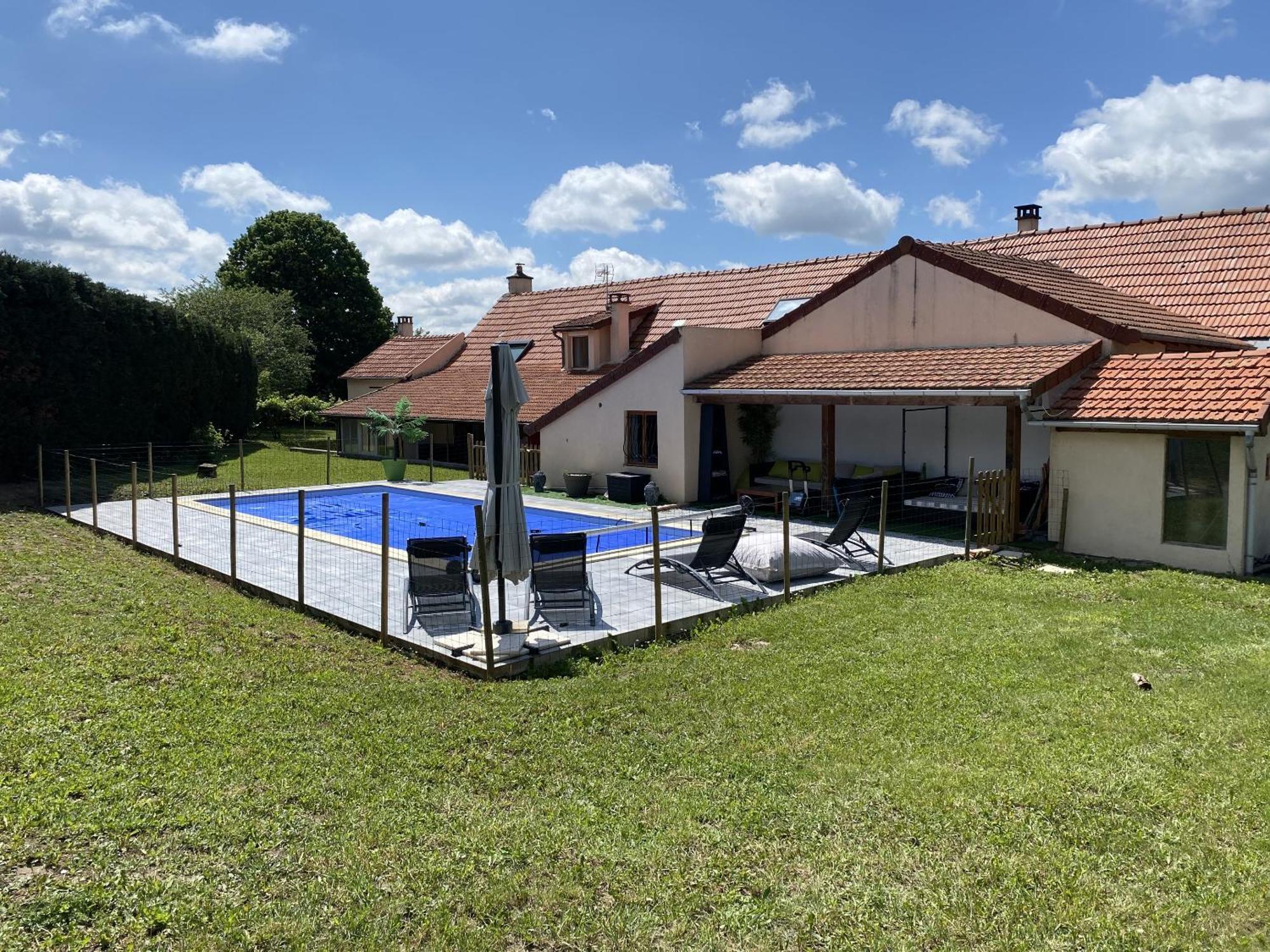 Maison Piscine Et Jacuzzi Saint-Germain-des-Fosses Eksteriør billede