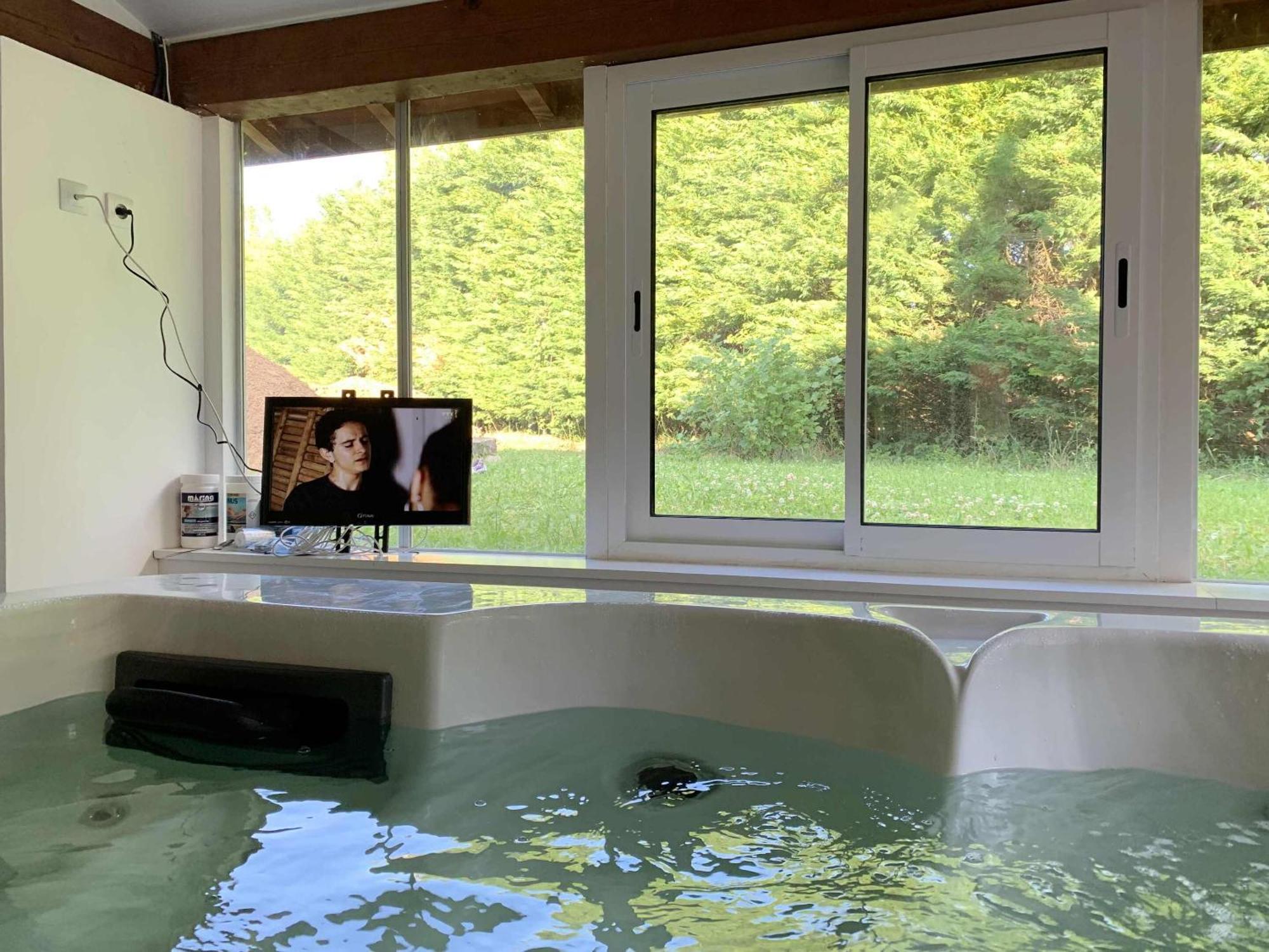 Maison Piscine Et Jacuzzi Saint-Germain-des-Fosses Eksteriør billede