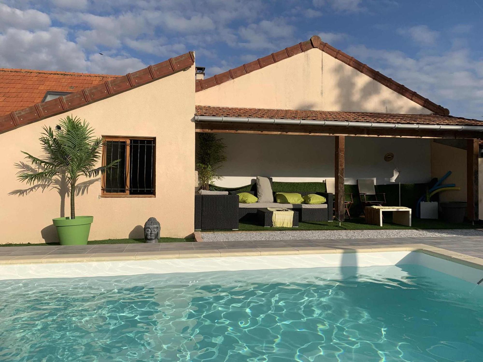 Maison Piscine Et Jacuzzi Saint-Germain-des-Fosses Eksteriør billede