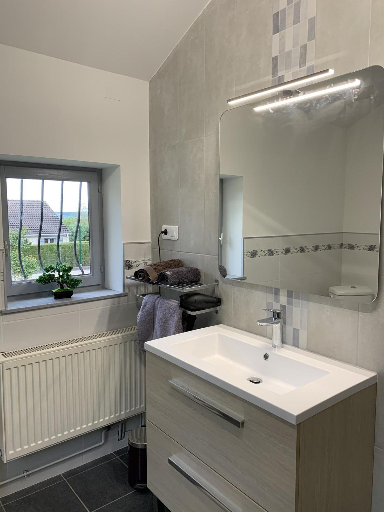 Maison Piscine Et Jacuzzi Saint-Germain-des-Fosses Værelse billede